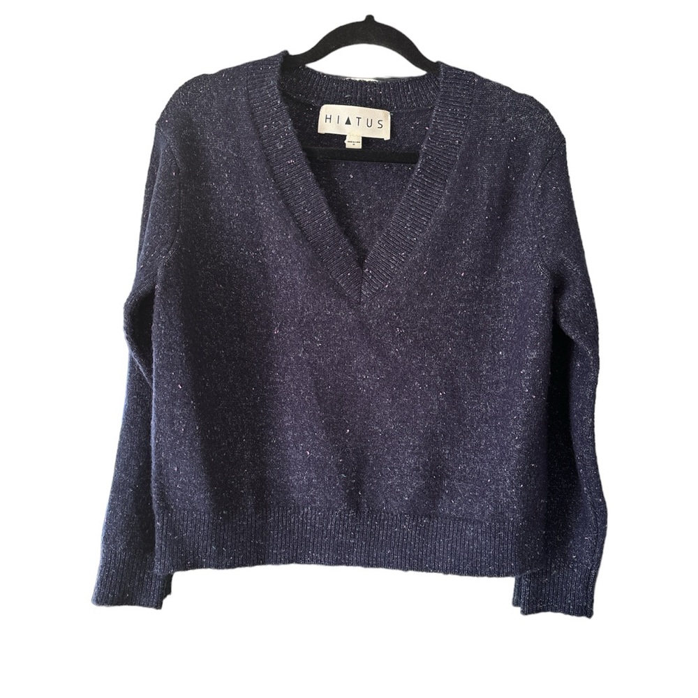 Hiatus small blue neck sweater
